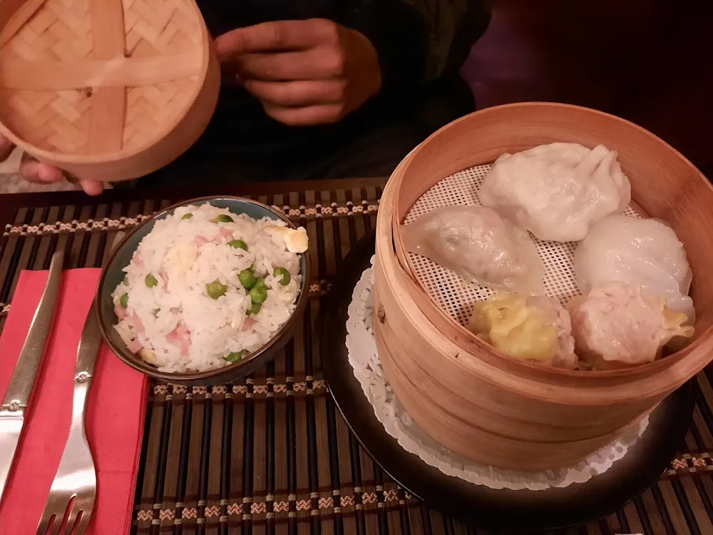 Riz Cantonnais Et Raviolis Vapeur Aux Crevettes